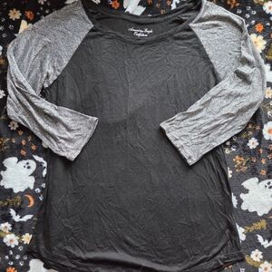 American Eagle Outfitters Black and Silver Long Sleeve Tee